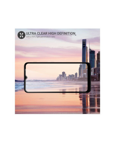 Motorola Moto G30 med härdat glas, visat från sidan med tydlig skärmdesign