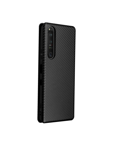 Xperia 1 III flipfodral med kolfiberdesign, vy från sidan som visar kamerautskärning