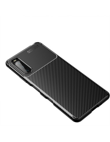 Baksidan av Xperia 10 III skal i karbonfiberdesign med kameraöppning