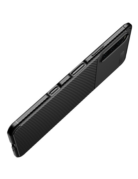 Xperia 10 III skal i karbonfiberdesign, sett snett ovanifrån med knappar synliga