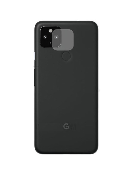 Transparent linsskydd monterat på baksidan av Google Pixel 4a 5G