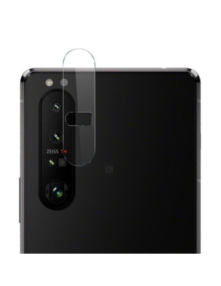 Närbild av flexibelt glaslinsskydd monterat på kameran av Xperia 1 III
