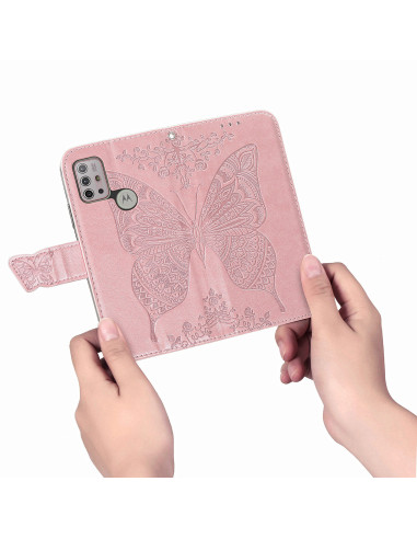 Plånboksfodral med fjärilsmotiv, hålls i händerna med smartphone insatt, detaljerad design