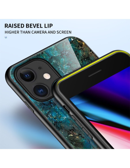 Detaljvy av iPhone 13 Pro marmorskal med grön och blå marmorlook, visad från sidan