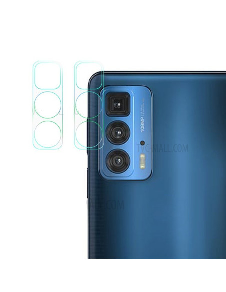 Detaljvy av flexibelt glaslinsskydd för kameran på Motorola Edge 20
