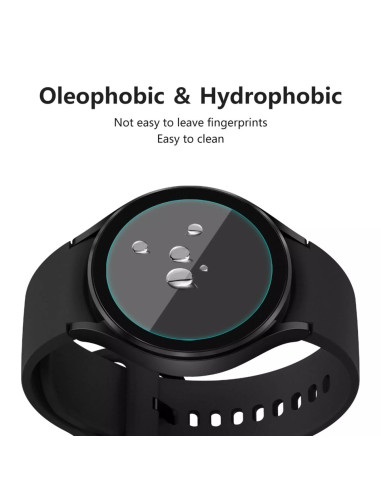 Detaljvy av Galaxy Watch 4 42mm med härdat glas som visar vattenavvisande egenskaper