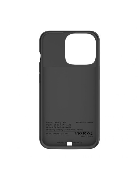 Detaljvy av baksidan av iPhone 13 Pro batteriskal med teknisk information