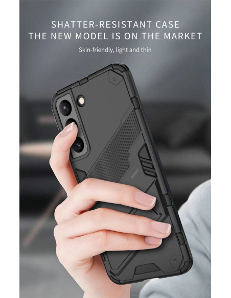 Samsung S22 skal i svart TPU med kickstand, hålls i hand med fokus på baksidan