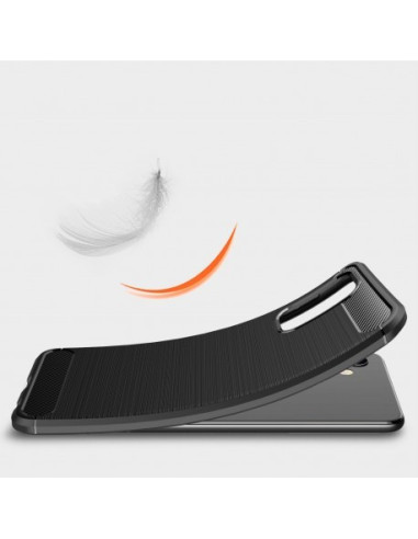 Samsung A33 5G SlimCarbon-skal i en böjd position med fokus på flexibelt material