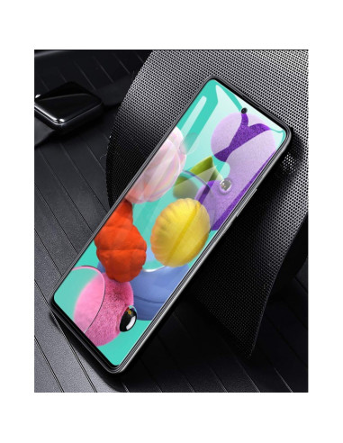 Samsung A53 5G med skärmskydd, visad från sidan med färgglad bakgrund