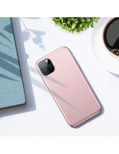 Baksidan av iPhone 11 Pro ultratunt skal i roséguld med fokus på kamerautskärning