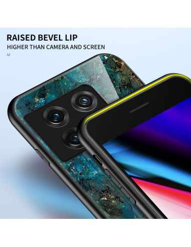 Närbild av OnePlus 10 Pro marmorskal som visar upphöjd ram och kameraskydd i marmor