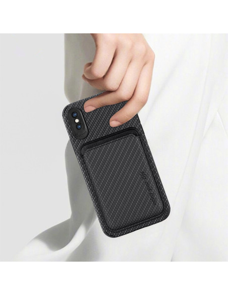 iPhone X / XS skal med magnetisk korthållare, hålls i hand med kortfacket synligt