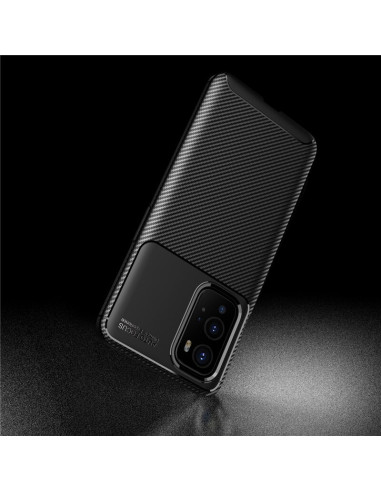 Framifrån vy av OnePlus Nord CE 2 5G skal med karbonfiberdesign och kamerautskärning