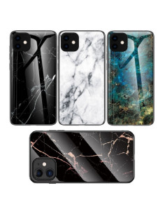 iPhone 14 skal med marmorliknande design och härdad glasbaksida, sedd framifrån 2