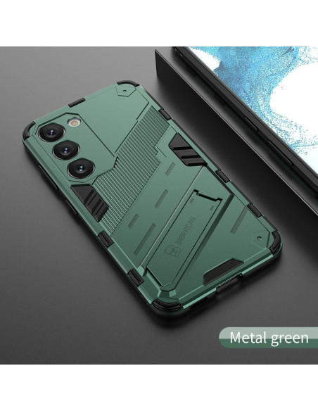 Samsung S23 skal i metallgrön TPU, visat från sidan med telefon i bakgrunden