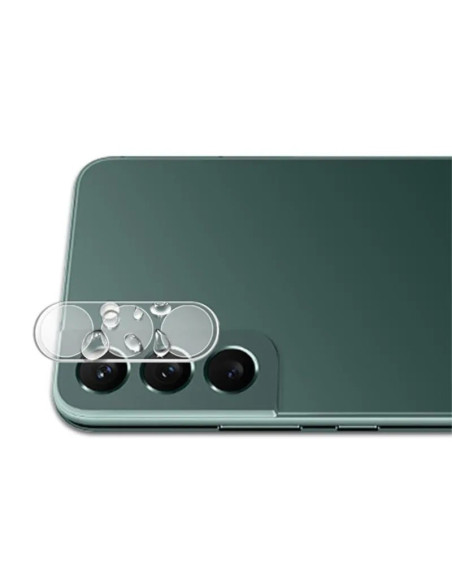 Detaljvy av härdat glaslinsskydd med droppar på Samsung S23 Plus kamera