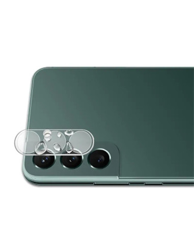 Detaljvy av transparent linsskydd med droppar på Samsung S23s kamera