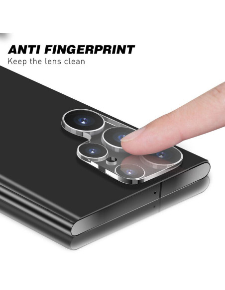 Detaljvy av Samsung S23 Ultra med linsskydd och finger som trycker på kameran