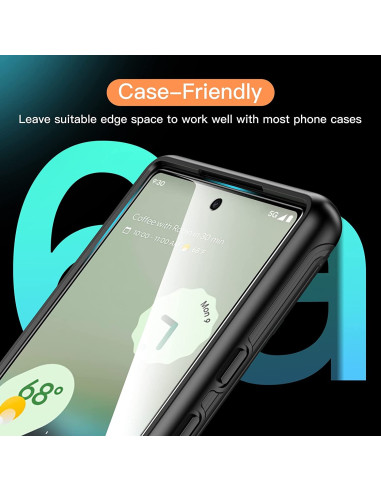 Google Pixel 7a med härdat glas som visar skärmskyddets passform med fodral