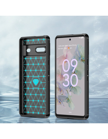 Google Pixel 7a SlimCarbon-skal sett bakifrån med geometrisk design och telefon insatt