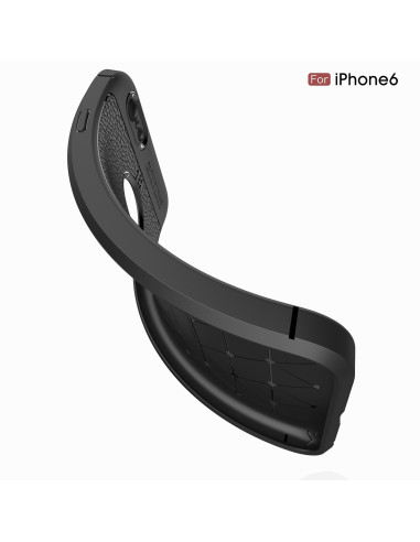Svart LeatherBack-skal för iPhone 6/6S, visat i böjd position för att illustrera flexibilitet