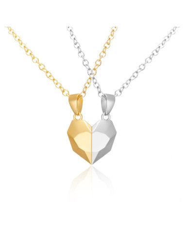 Parhalsband Eternal Promise med två geometriska hjärtan i guld och silver, visat i detaljvy bild 40