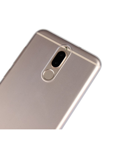 Genomskinligt TPU-skal för Huawei Mate 10 Lite, sett snett framifrån med fokus på baksidan och kameran