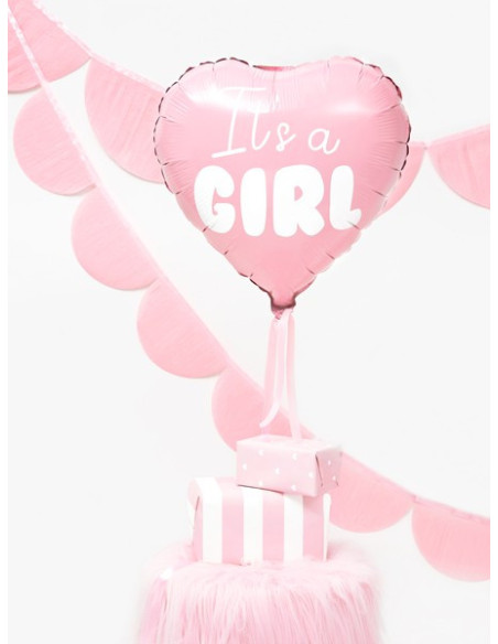 Rosa folieballong i hjärtform med texten It's a Girl, hängande med dekorationer