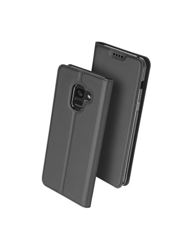 Svart flipfodral för Samsung A8 2018, stängt med slät yta och kortfack synligt