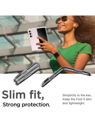 Transparent skal för Samsung Z Fold 5, monterat på telefon och hålls av en person utomhus
