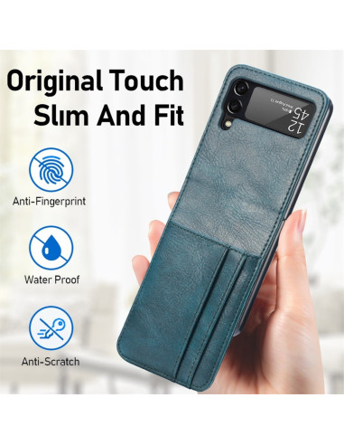 Grönt plånboksfodral för Samsung Z Flip 4 hålls i handen, med kortfack synligt
