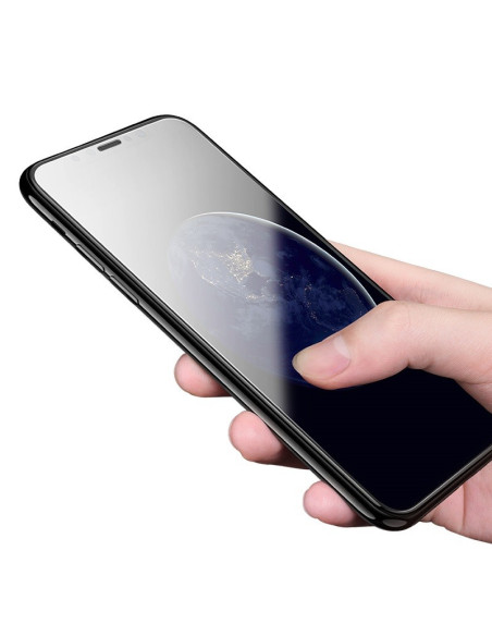 Rosa gummibelagt skal för iPhone XS Max, visat med handen som håller telefonen