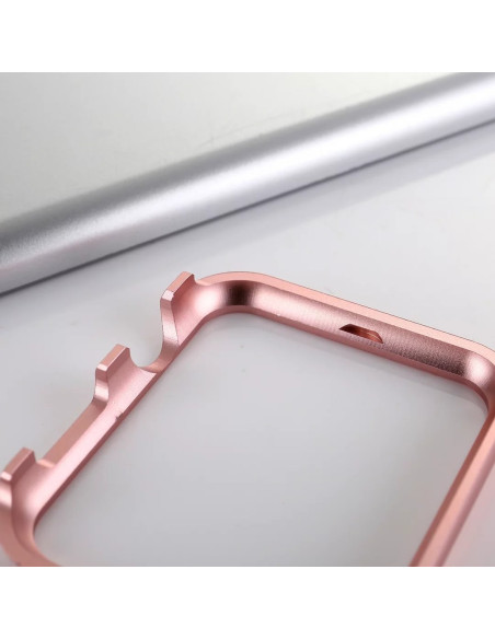 Detaljvy av rosenguld full-frame skärmskydd för Apple Watch 42mm