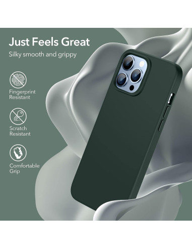 Grön gummibelagt skal för iPhone 15 Pro Max, visat från sidan med fokus på knappar och textur