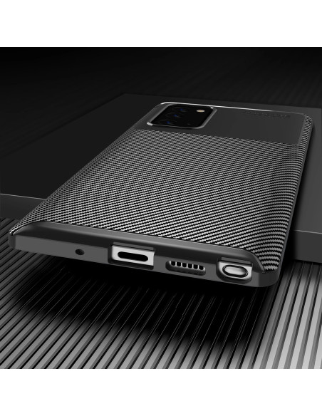 Baksidan av Samsung Note 20 skal i fullcarbon med textur och öppningar för portar