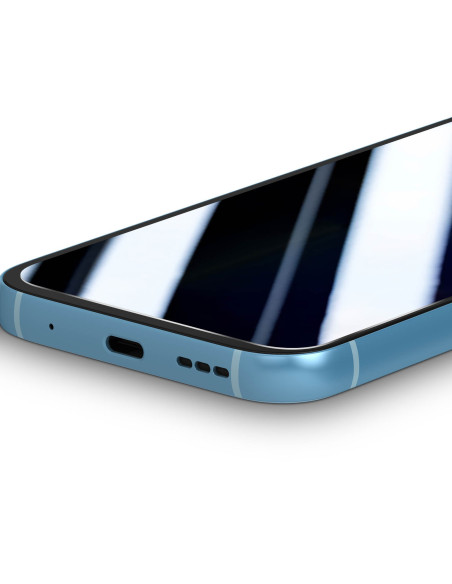 Närbild av Fairphone 5 med härdat glas, sett från sidan som visar skärmens kant