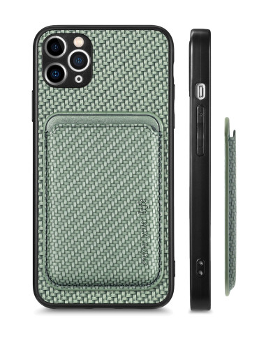 Grönt iPhone 11 Pro-skal med korthållare, visat från sidan med detalj av magnetisk funktion