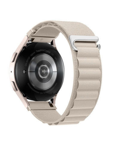 Detaljvy av Titan's Grip V4 klockarmband i gråvitt, sett från sidan på en smartwatch