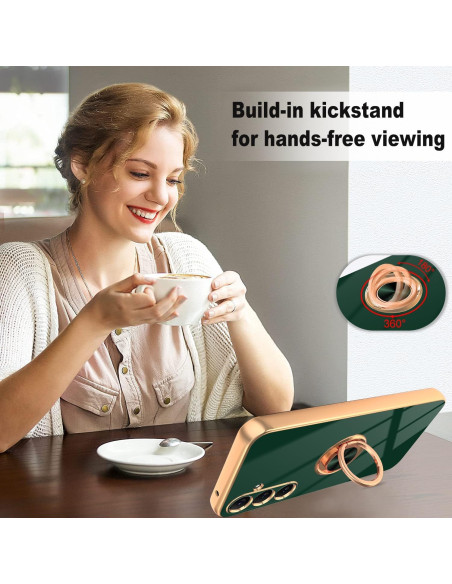Mörkgrönt Samsung A35 5G skal med ringhållare, visat med kickstand i användning av en person