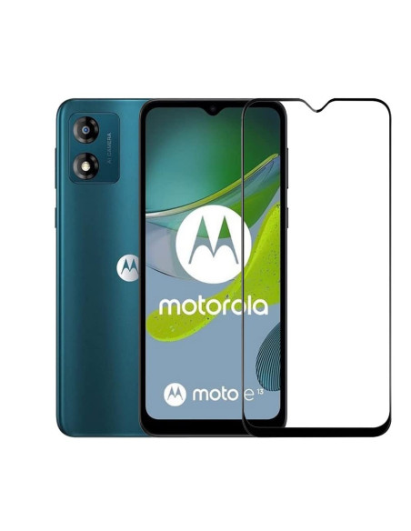 Motorola Moto E13 med härdat glas från sidan, visar skärmskyddets design och passform