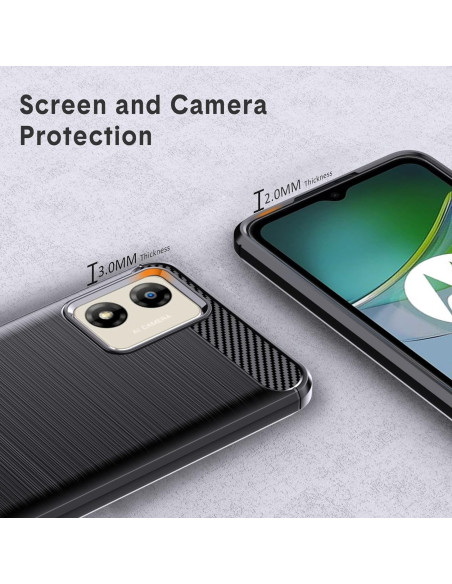 Närbild av Motorola Moto E13 skal som visar upphöjd ram och kameraskydd